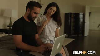 Sacanagem morena necesita un gran galo para estirar o seu bichano