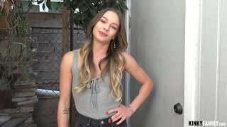 Kinky família - sua Jovem vagina Kinky família - sua Jovem vagina