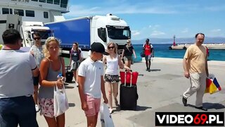 Free Ngesondo Iimifanekiso-phakathi ferry kwaye hotel-kukho Usara [pickups ]