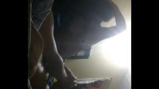 Chaparrita bem puta gosta de ter o pênis até dentro